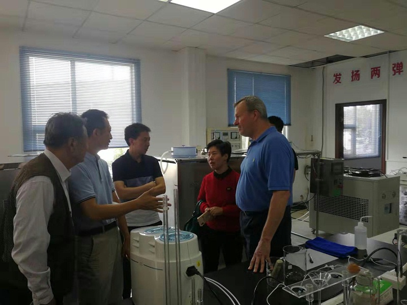 三人行環(huán)境焦總現(xiàn)實(shí)驗(yàn)室場討論